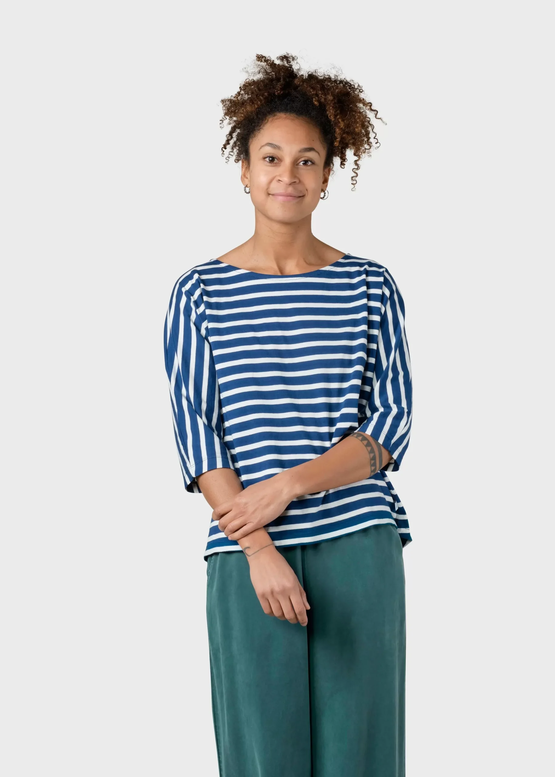 Klitmoller Collective T-shirts-Emma striped tee - Ocean/cream Sand/cream